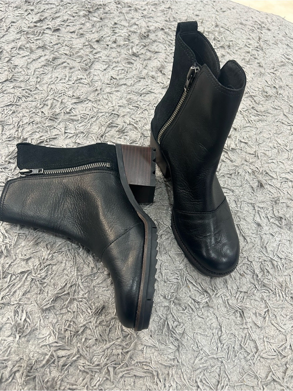 Sorel Women’s Black Leather Zip-Back Heeled Ankle Bootie Size 7